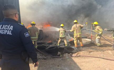 Incendio consume cientos de llantas en predio de Hidalgo; no hay personas lesionadas