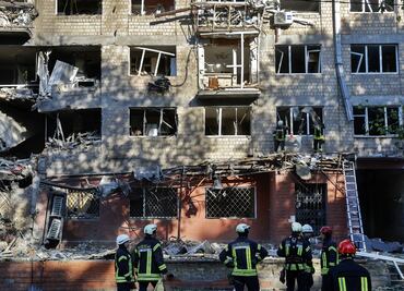 Ataque masivo ruso deja 18 muertos en Kiev y socava esfuerzos de paz; "Rusia prefiere continuar matando": Zelensky