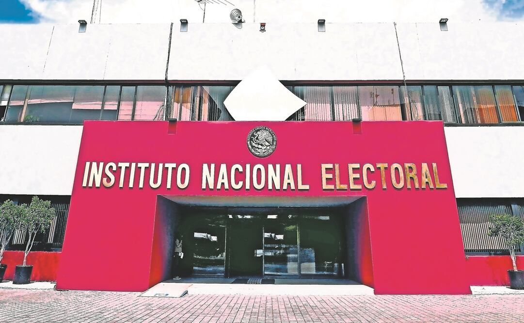 El INE estimó que la propaganda señalada por el PRD invita a participar en la consulta ciudadana. Foto: Archivo/ EL UNIVERSAL 