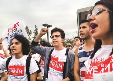 Republicanos demandan norma de Biden que da seguro sanitario a más de 100 mil dreamers