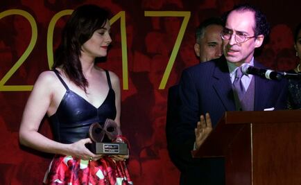 Premios Cartelera reconocen trayectoria en teatro de Bruno Bichir