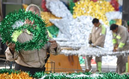 Comienza instalación de alumbrado patrio en Zócalo de CDMX 