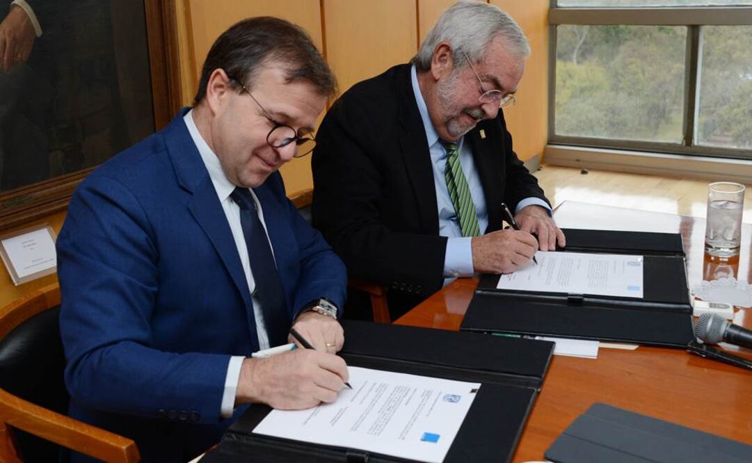 El rector de la UNAM, Enrique Graue Wiechers, firmó un convenio de colaboración con el presidente de la Universidad de La Rochelle, Francia, Jean Mar Ogier 