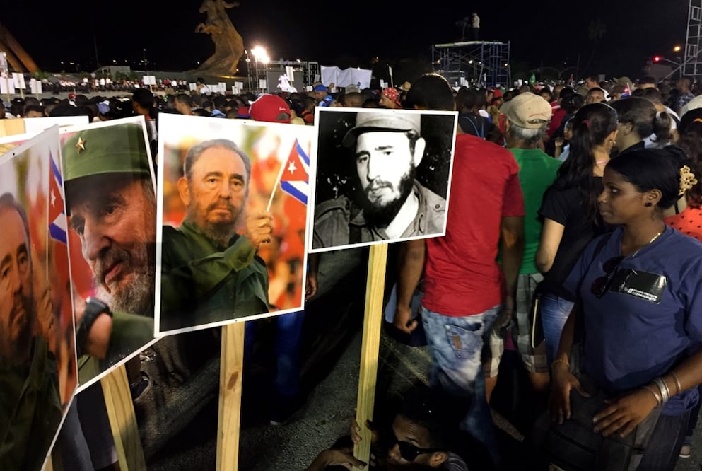 El nombre y la figura de Fidel Castro no serán utilizados para denominar lugares públicos, calles o plazas ni se erigirán en su memoria monumentos, bustos o estatuas por expreso deseo del fallecido líder revolucionario, según dijo su hermano y presidente de Cuba, Raúl Castro.