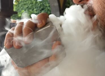 Presidenta de Comisión de Salud del Senado acusa a jueces de proteger a productores de cigarrillo electrónicos