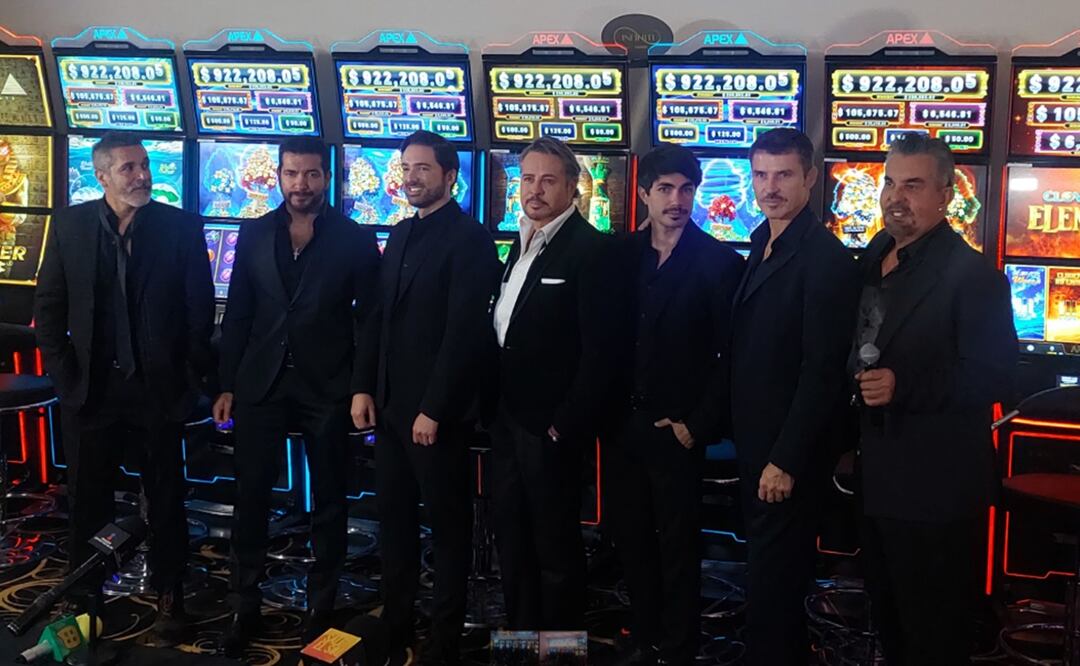 Antonio Escobar explicó que esta puesta en escena, que lleva desde el 2019 girando por toda la República Méxicana, tiene una nueva adaptación y elenco, como una manera de refrescar esta historia que da el punto de vista masculino, sobre diversas cuestiones de la vida.