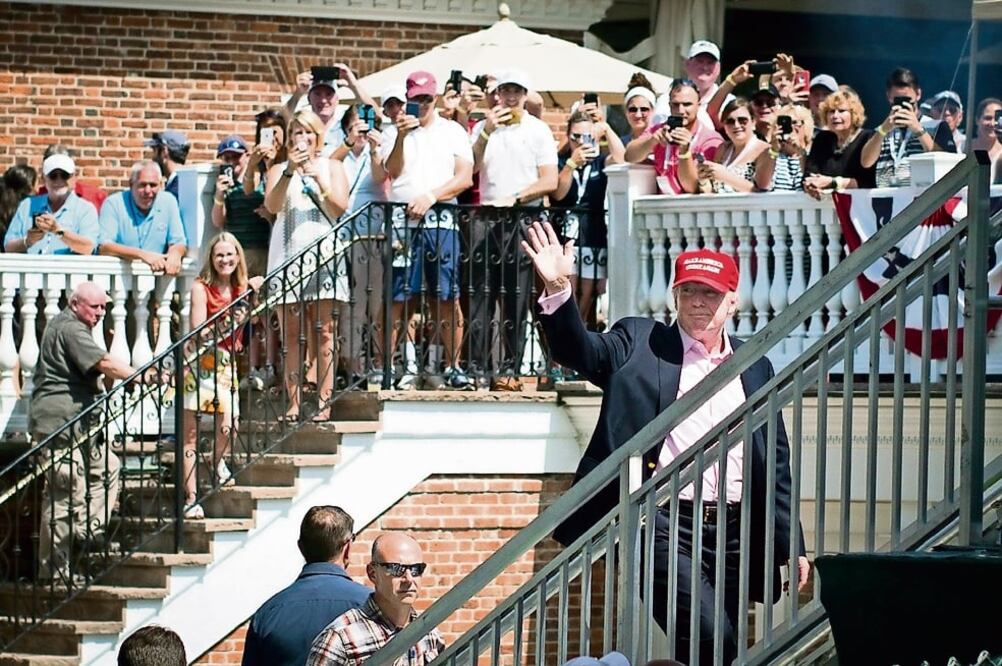 El presidente de Estados Unidos, Donald Trump, asistió ayer al torneo abierto de golf femenil que se realizó en Bedminster, Nueva Jersey (REUTERS)