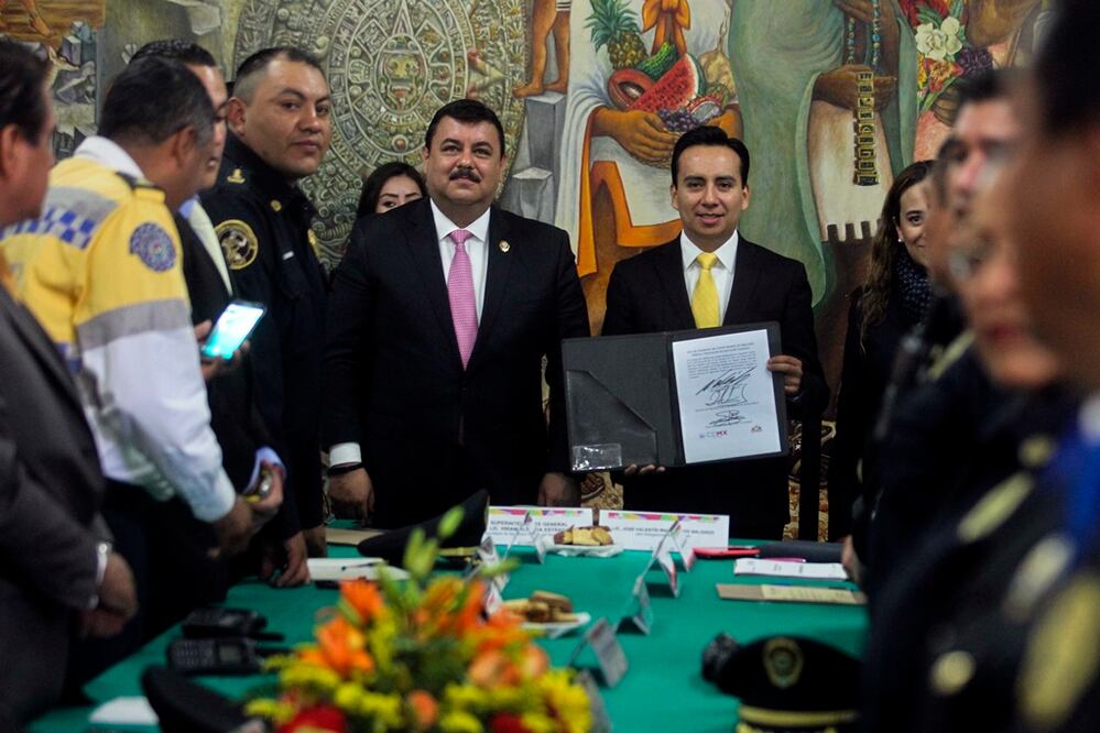 El secretario de Seguridad Pública del Distrito Federal, Hiram Almeida y el delegado de Coyoacan Valentin Maldonado, instalaron el Comité de Seguridad Pública de dicha delegación (Foto: Fernando Ramirez)