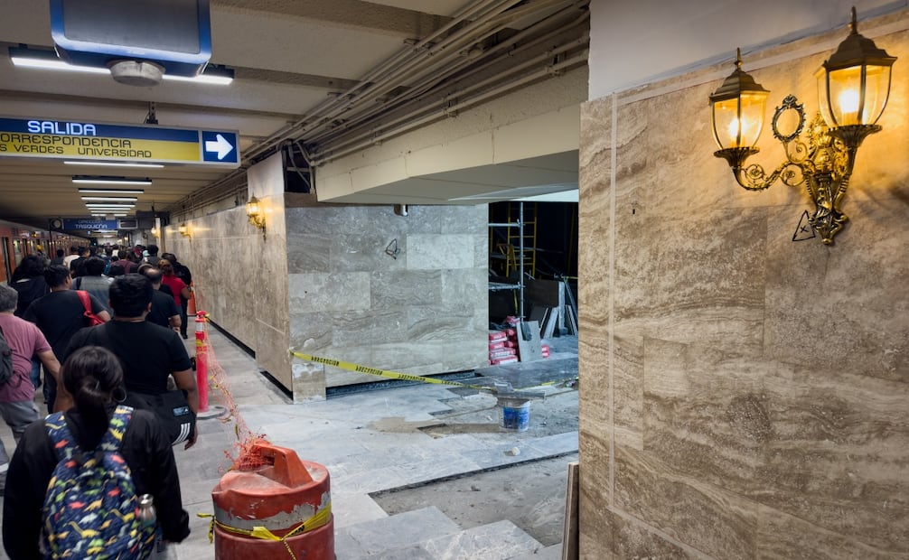 Candelabros y obras de remodelación en la estación del metro Hidalgo. Foto Hugo Salvador El Universal 