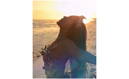 Danna Paola aparece como sirena; la llaman "la reina de las relaciones tóxicas"