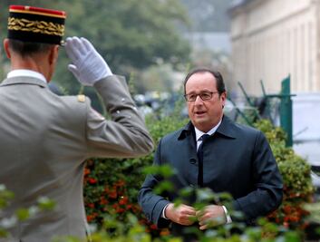 Francia recuerda a víctimas de ataques en París