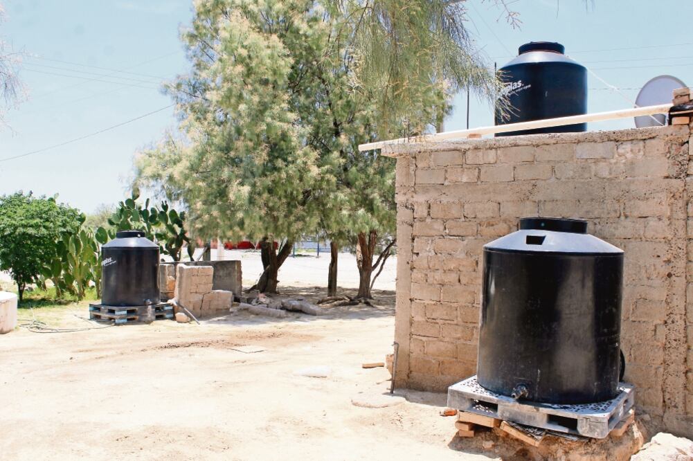 Juan Daniel Pacheco y Juan Antonio López lamentan que los gobiernos de Durango y la Conagua planeen proyectos sin tomar en cuenta a los ejidatarios. (FANCISCO RODRÍGUEZ. EL UNIVERSAL)