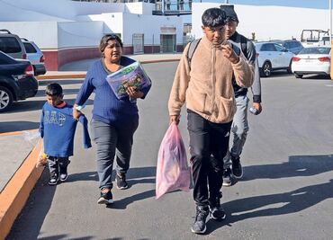 Día 2 de Trump: deportados, temor y lluvia de demandas