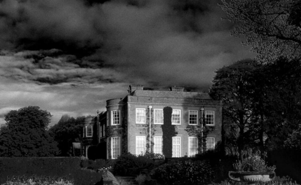 La historia de la misteriosa mansión que aparece en "La Maldición de Bly Manor"