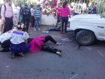 Atropellan a 5 en desfile en Michoacán; dos son niños