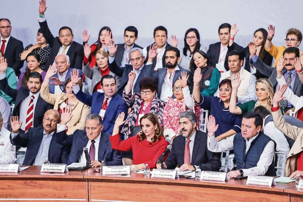 El Consejo Político Nacional del PRI aprobó ayer el método para elegir a la dirigencia nacional y solicitará al INE la organización. Foto: GERMÁN ESPINOSA. EL UNIVERSAL