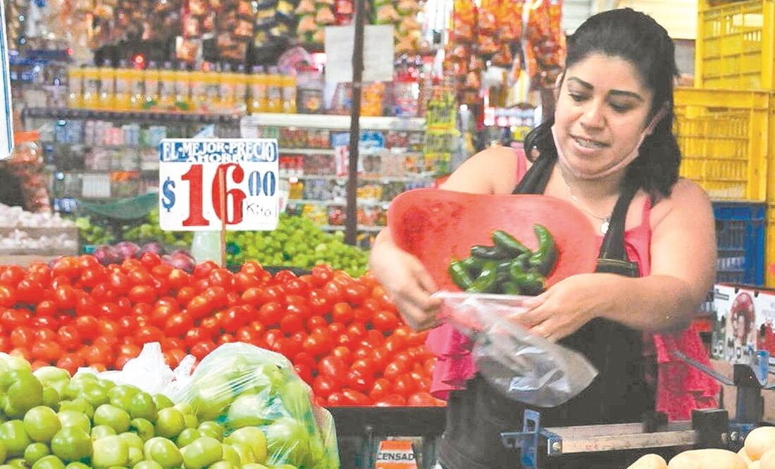 Los locatarios serán capacitados para realizar los nuevos cobros. Foto: ARCHIVO EL UNIVERSAL