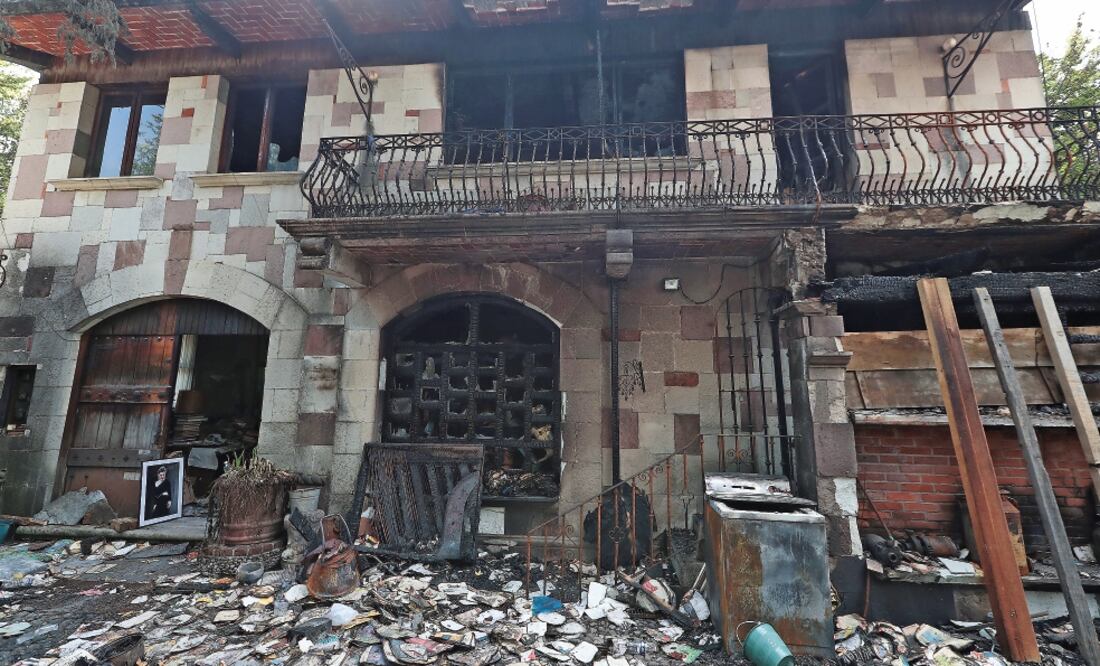 El o los responsables del feminicidio prendieron fuego al domicilio de las mujeres ubicado en la colonia Santa Rosa Xochiac, Álvaro Obregón. (ALEJANDRO ACOSTA. EL UNIVERSAL)