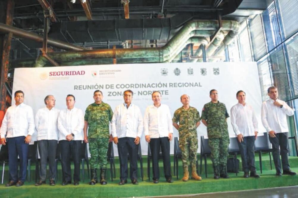 Alfonso Durazo, secretario de Seguridad y Protección Ciudadana (c), ayer en su reunión con gobernadores de los estados del norteste del país. Foto: ESPECIAL