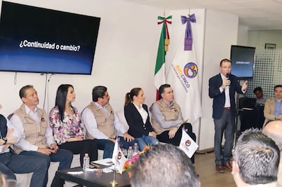 Ricardo Anaya conforma equipo de campaña mixto 