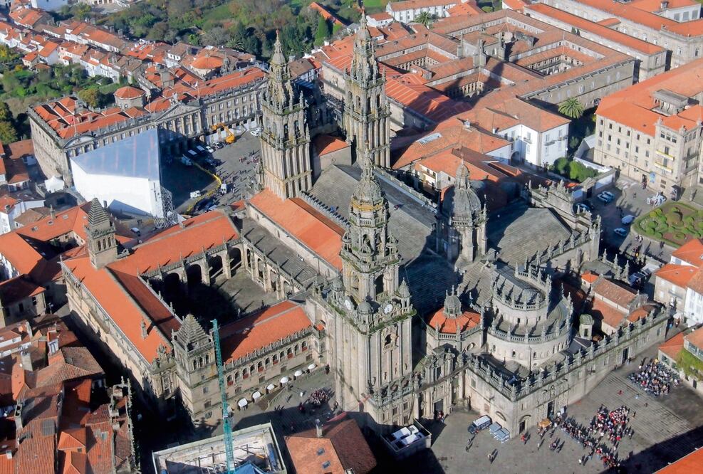 El Oratorio y la Catedral de Santiago de Compostela, que cada año reúne a miles de devotos. Foto: Archivo EFE