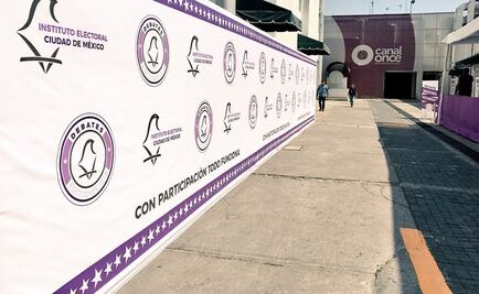 Padres de víctimas del Rébsamen llegan a Canal Once