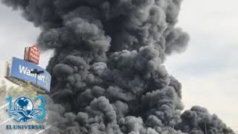 Se registra incendio en bodega ubicada en Toluca; columnas de humo alcanzan los 100 metros
