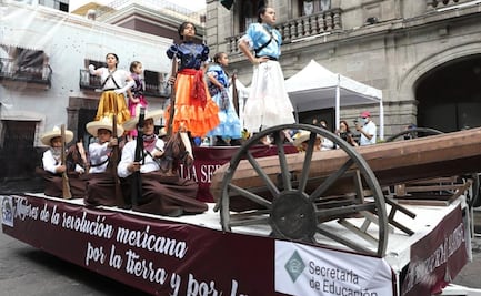 Miguel Barbosa encabeza desfile cívico-militar por el 122 aniversario de la Revolución Mexicana