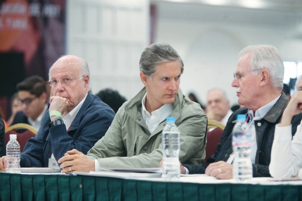 A la mesa de Programa de Acción asistieron el secretario de Salud, José Narro; el gobernador electo del Edomex, Alfredo del Mazo, y Francisco Labastida. (JORGE ALVARADO. EL UNIVERSAL)