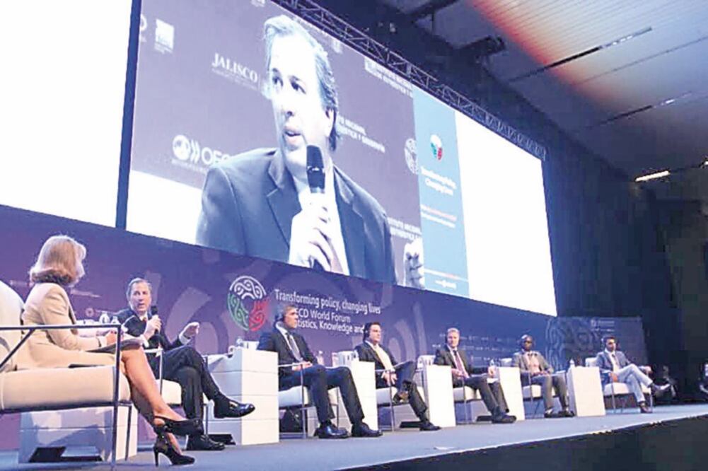 El titular de la Sedesol, José Antonio Meade Kuribreña, participó en el quinto Foro de la OCDE, efectuado en Guadalajara, Jalisco (NOTIMEX)