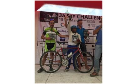 Con bicicleta de 1979 logra segundo lugar en carrera