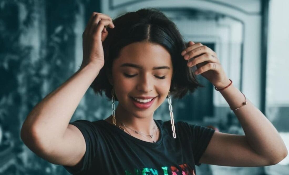 Ángela Aguilar se adelanta a las tendencias del verano con una maxifalda / Foto: Instagram @angela_aguilar_