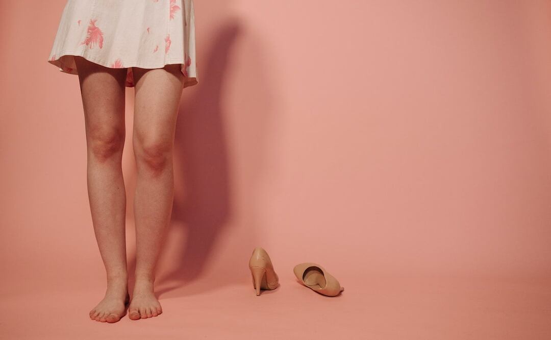 Muchas personas sufren la aparición de ampollas dolorosas cuando estrenan zapatos / Foto: Pexels