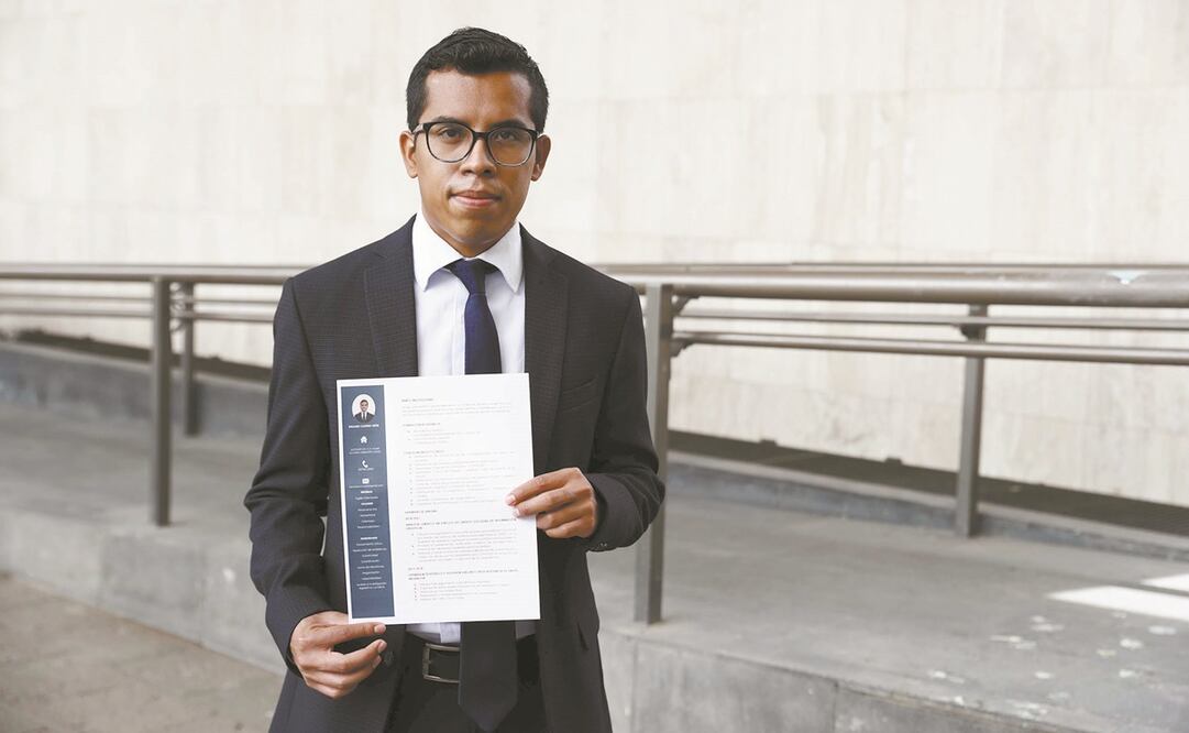 Gelasio Castro, de 26 años, es uno de los jóvenes que busca una oportunidad en San Lázaro. Foto: Diego Simón. El Unversal