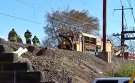 Mueren 2 personas tras decarrilar tren en Filadelfia 