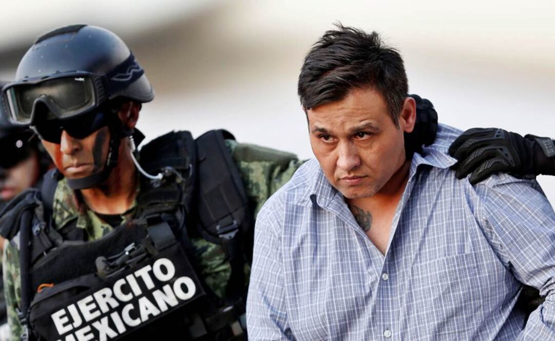 Imagen del miércoles 4 de marzo de 2015, militares custodian al líder de la organización criminal de Los Zetas, Omar Treviño Morales, quien fue detenido la localidad de Garza García del estado de Nuevo León. (Foto: Archivo / Reuters)