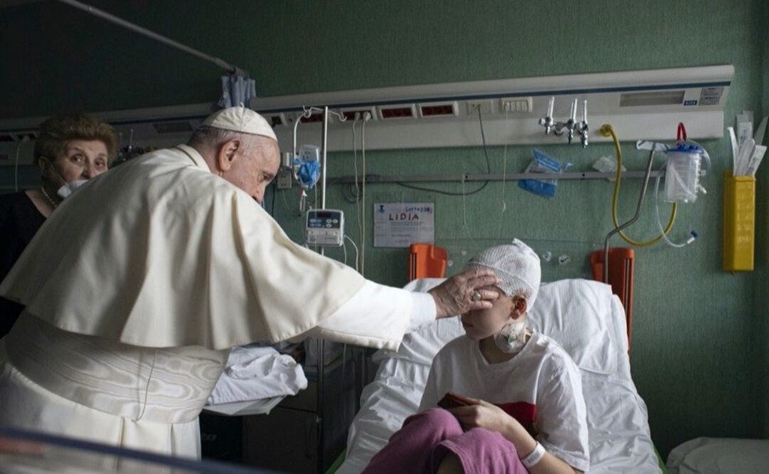 Papa Francisco visitó este sábado a los niños que han llegado desde Ucrania.  Foto: Vatican News 