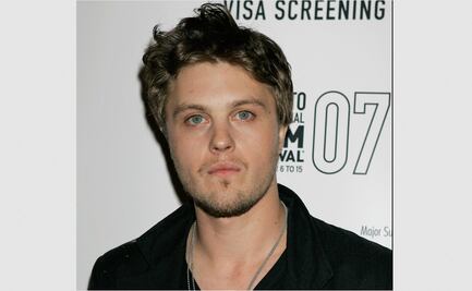 El actor Michael Pitt paga fianza y sale de prisión; es acusado de abuso sexual y estrangulamiento