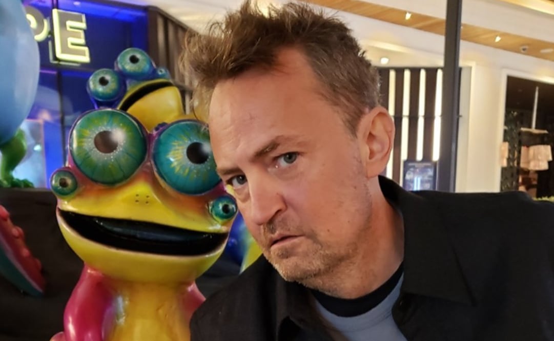 En sus memorias publicadas en 2022, Matthew Perry confesó haber seguido 65 sesiones de rehabilitación, que le costaron más de 9 millones de dólares. Foto: Instagram oficial.