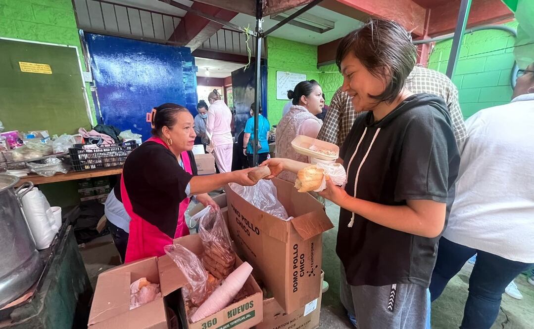 Agradecieron a la población que se ha solidarizado donando comida, aguas y demás víveres que son recogidos ahí por la gente. Foto: Arturo Contreras / EL UNIVERSAL
