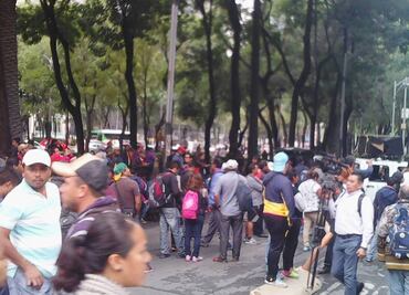 Rechazan padres de los 43 sentarse a más mesas de diálogo