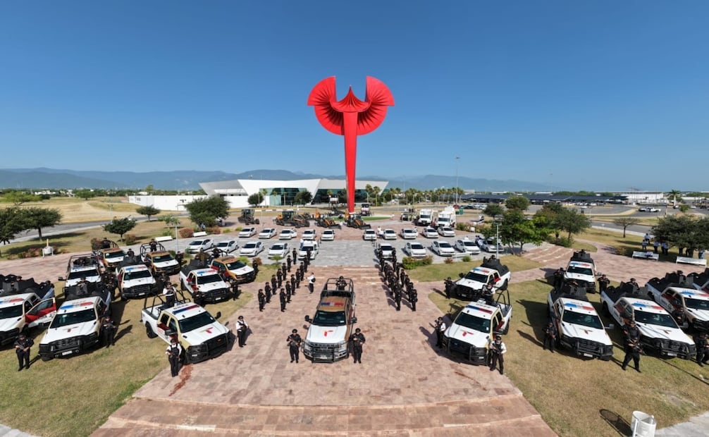 Américo Villarreal entrega equipo y maquinaria por 125.2 mdp; refuerza seguridad, obras y protección civil en Tamaulipas. Foto: Especial
