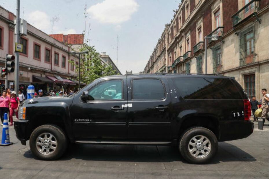 Comprador recoge su "Bestia Mexicana" en Palacio Nacional