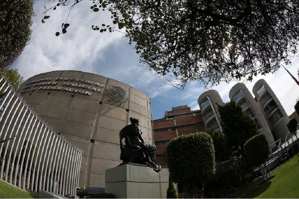 Fernández Noroña pidió no hacer especulaciones, pero perfiló acudir ante el Tribunal Electoral por aspirantes relacionados con el crimen organizado . Foto: Tomada de Facebook @TEPJF