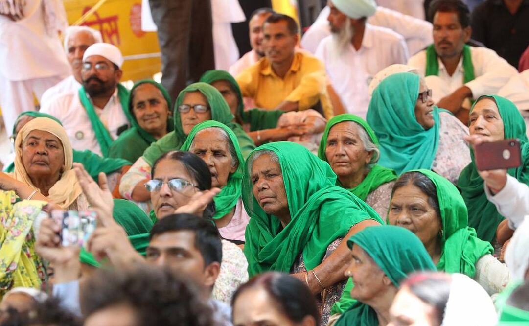 Mujeres durante una protesta en India. El caso de una mujer apuñalada a muerte, sin que alguien intentara detener al agresor, ha causado indignación. Foto: EFE