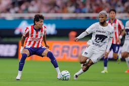 ¿El ecuatoriano Pedro Vite ignoró el Himno de México? ¿Habrá sanción para el jugador de Pumas? VIDEO