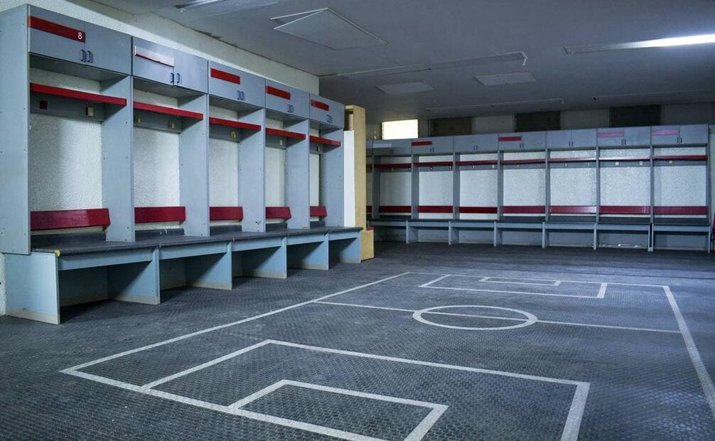 Vista actual de los vestidores en el Estadio Neza 86. Su uso es exclusivo para estudiantes de la UTN. Foto: Santiago Cadena/EL UNIVERSAL.