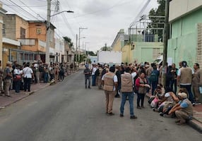 Alrededor de 100 trabajadores toman edificio de Secretaría de Salud de Yucatán; denuncian condiciones laborales precarias