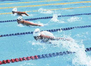 Institutos apoyarán a prospectos en natación