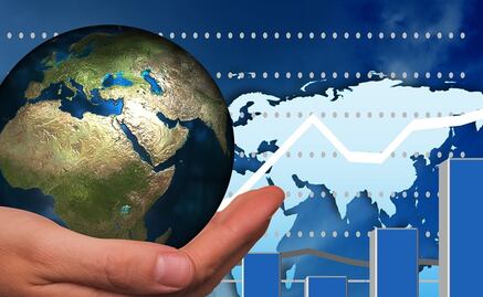 Economía global crecerá más de lo esperado, estima el FMI y descarta recesión